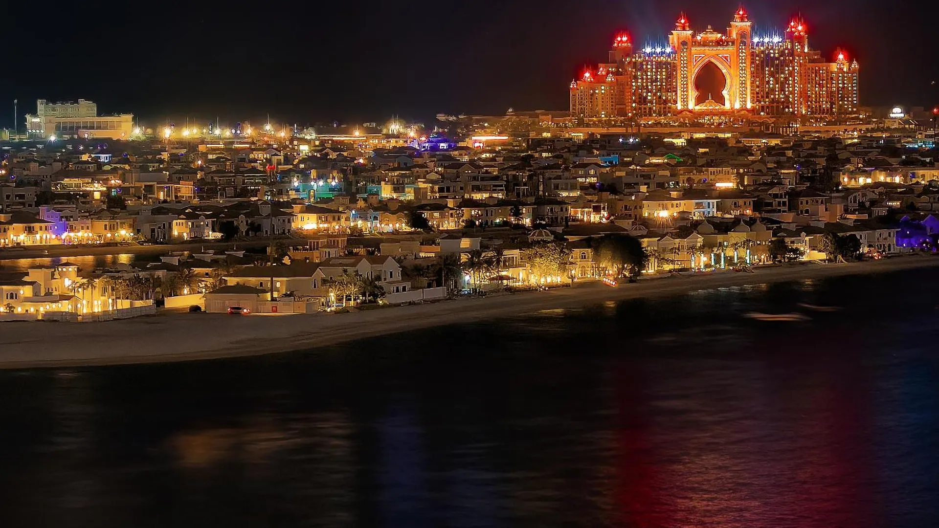 Iconic Palm And Atlantis View With Private Beach & Pool Dubai Apartment
