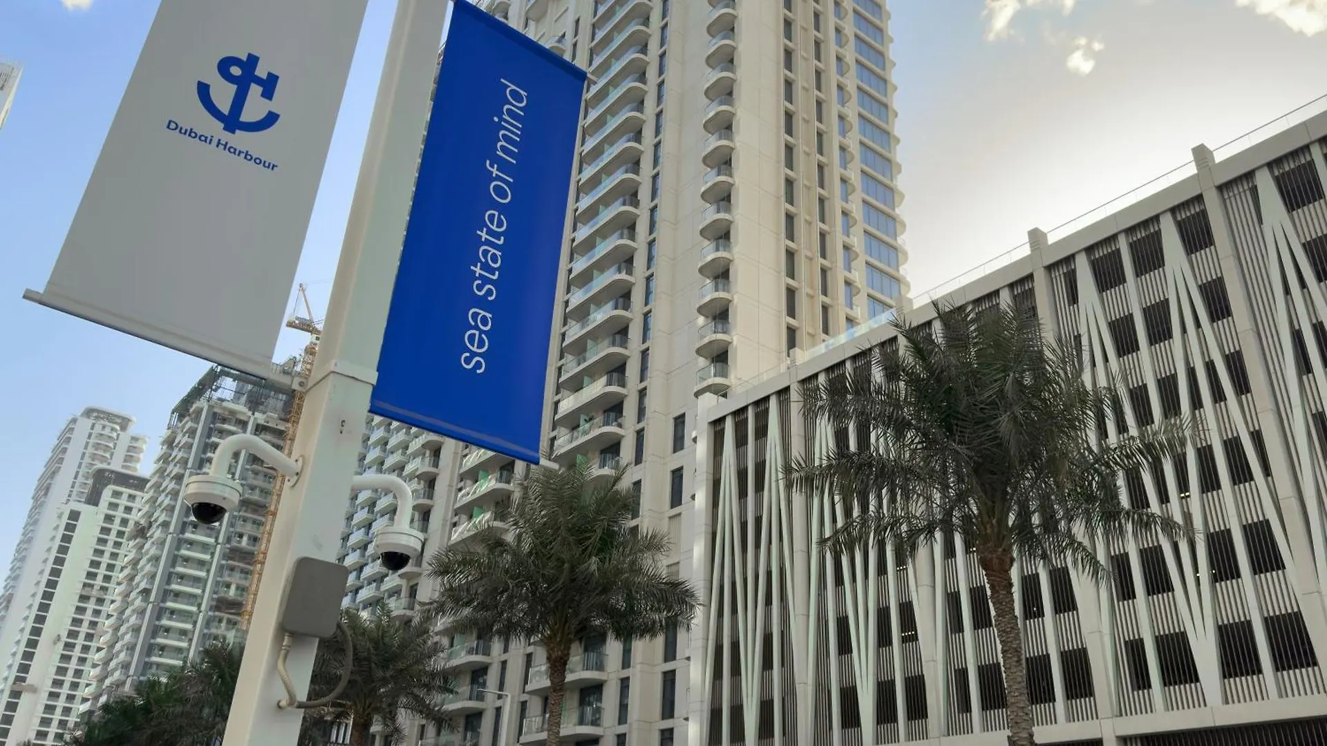 Iconic Palm And Atlantis View With Private Beach & Pool Dubai Apartment