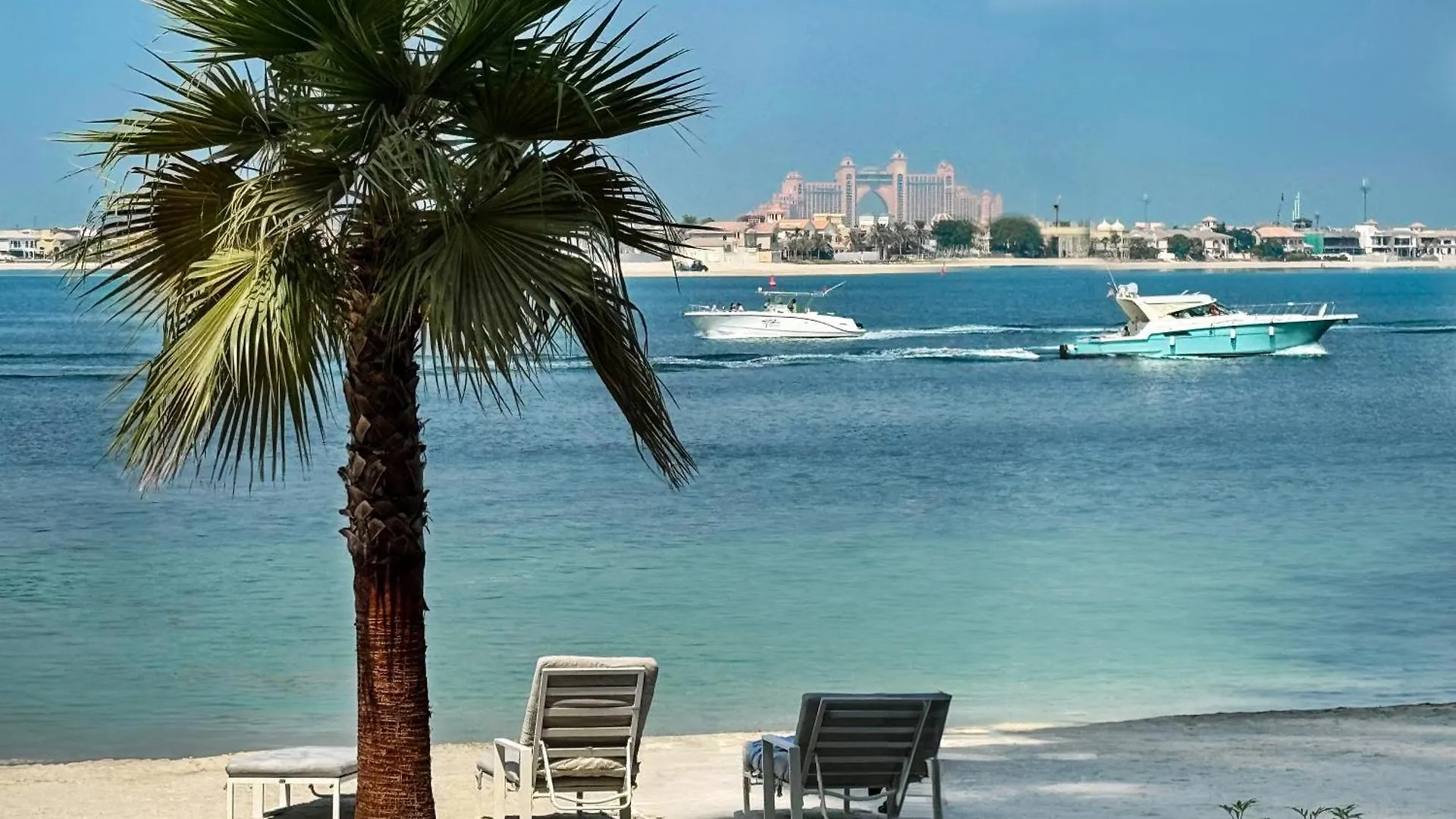 Iconic Palm And Atlantis View With Private Beach & Pool Dubai Apartment